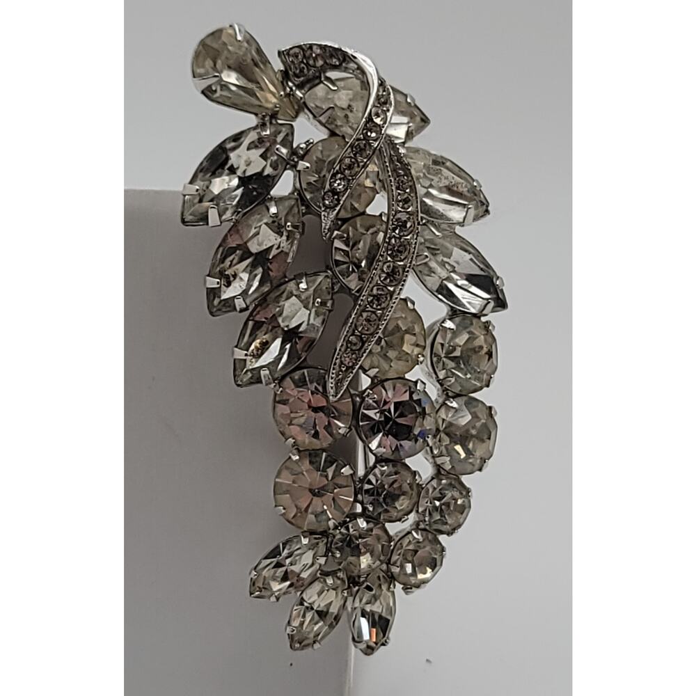 Vintage Silver-tone Leaf Style Brooch w/ Clear Chaton & Marquise Rhinestones - Picture 13 of 14